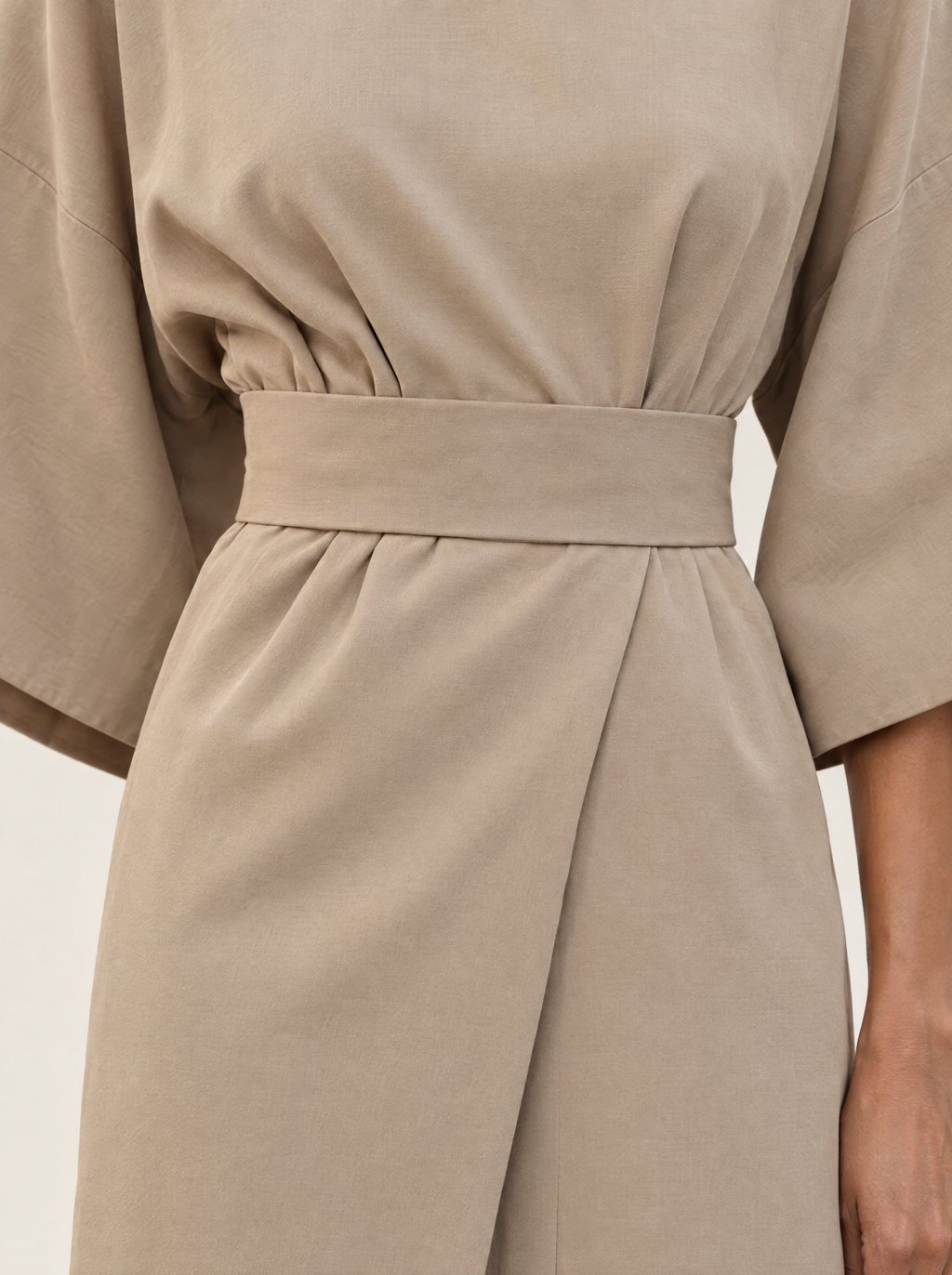 Beige belt detail